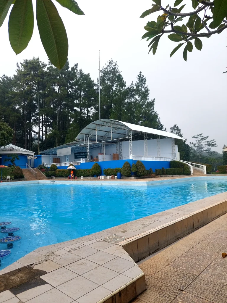 Kolam Renang Villa Bukit Hambalang (1)