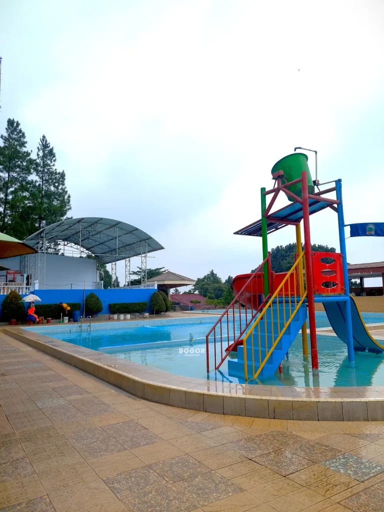 Paket 1 Hari VIlla Bukit Hambalang - Kolam Renang Villa Bukit Hambalang untuk Anak